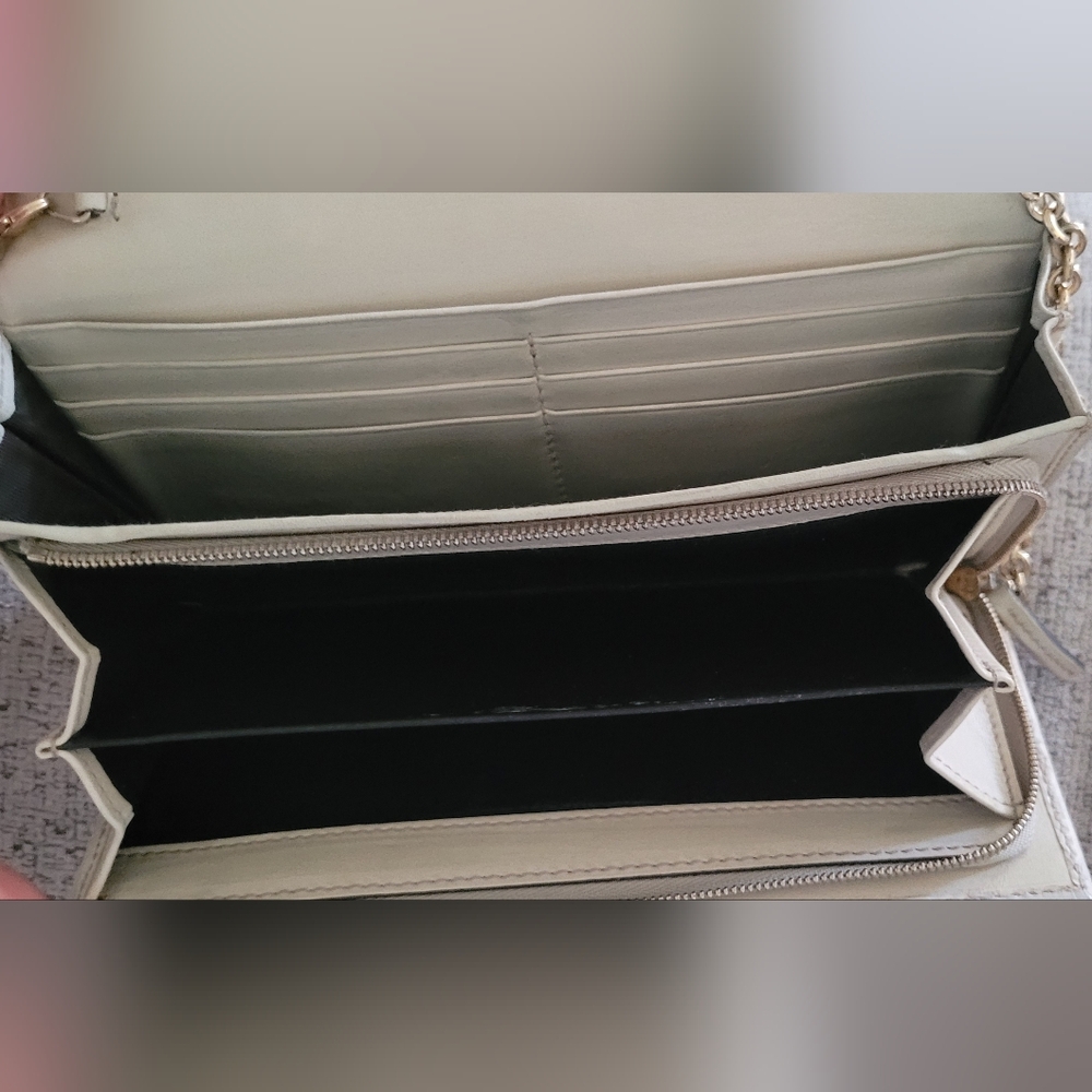 Gucci Cream Leather Clutch Wallet with Gold Chain - Picture 7 of 16